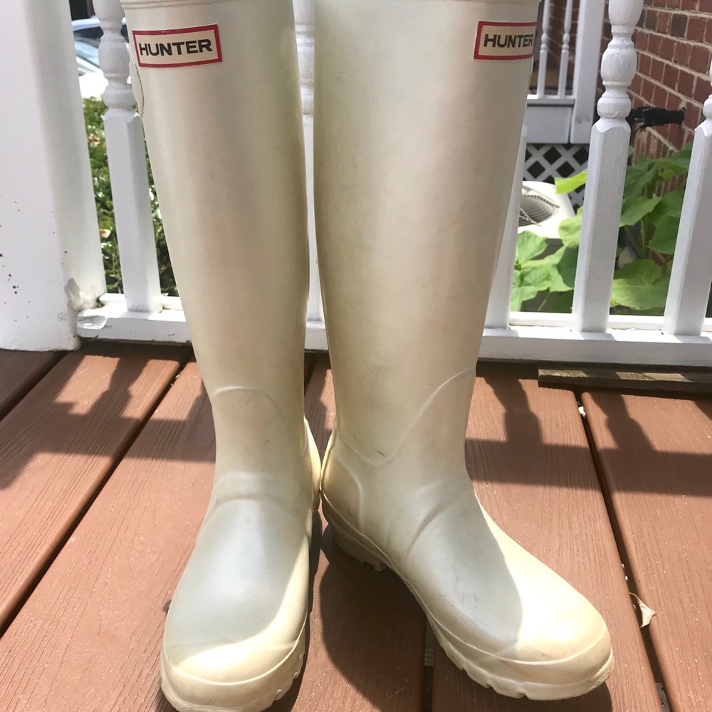 Hunter cream boots size 6 (EU 37)